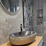Elegant One Bedroom Myslym Shyri Apartment