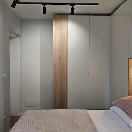 Elegant One Bedroom Myslym Shyri Apartament *