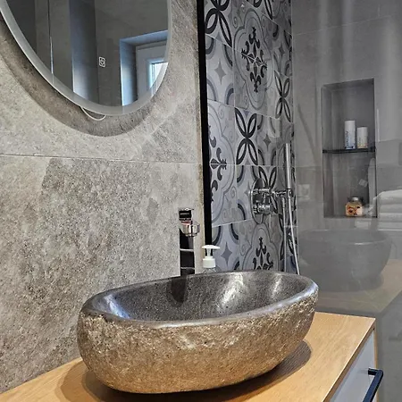 Elegant One Bedroom Myslym Shyri Apartament